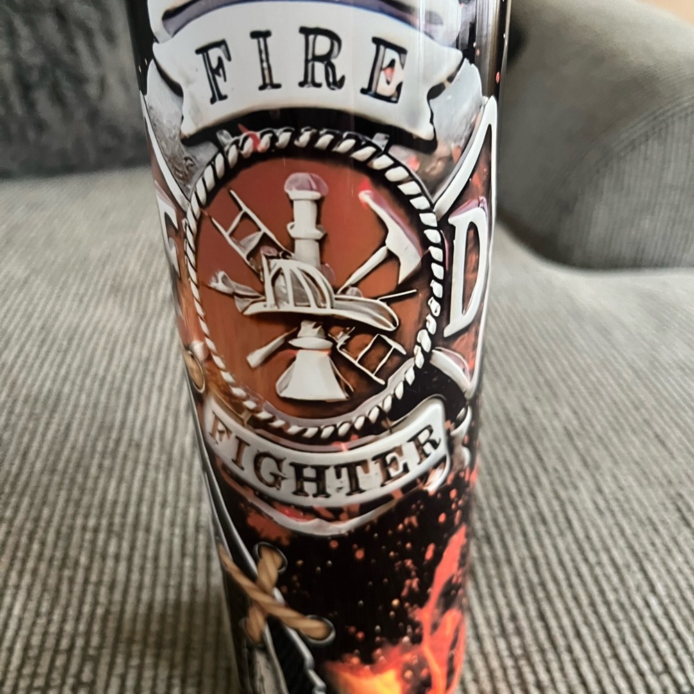 Custom Tumblers with top  ( you pick your design)